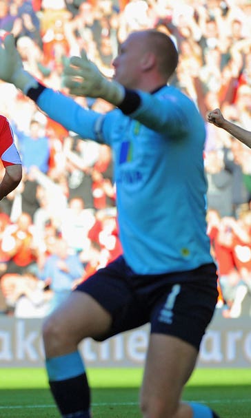 Southampton hold on to victory despite Norwich fightback
